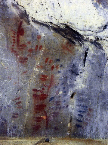 niaux cave, palaelithic cave - mysterious geometric signs